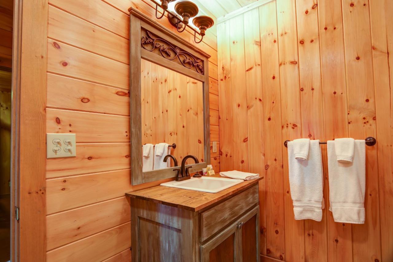Bear Naked Bungalow ブルーリッジ山脈 エクステリア 写真